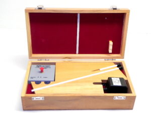 Com-Power CG-520 Comb Generator, 20 MHz - 4.5 GHz, 20 MHz step